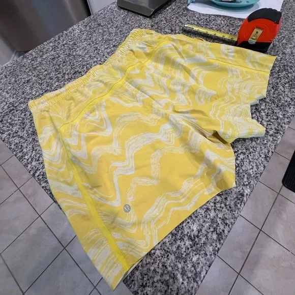 Lululemon pace breaker 5in Shorts - Picture 10 of 10